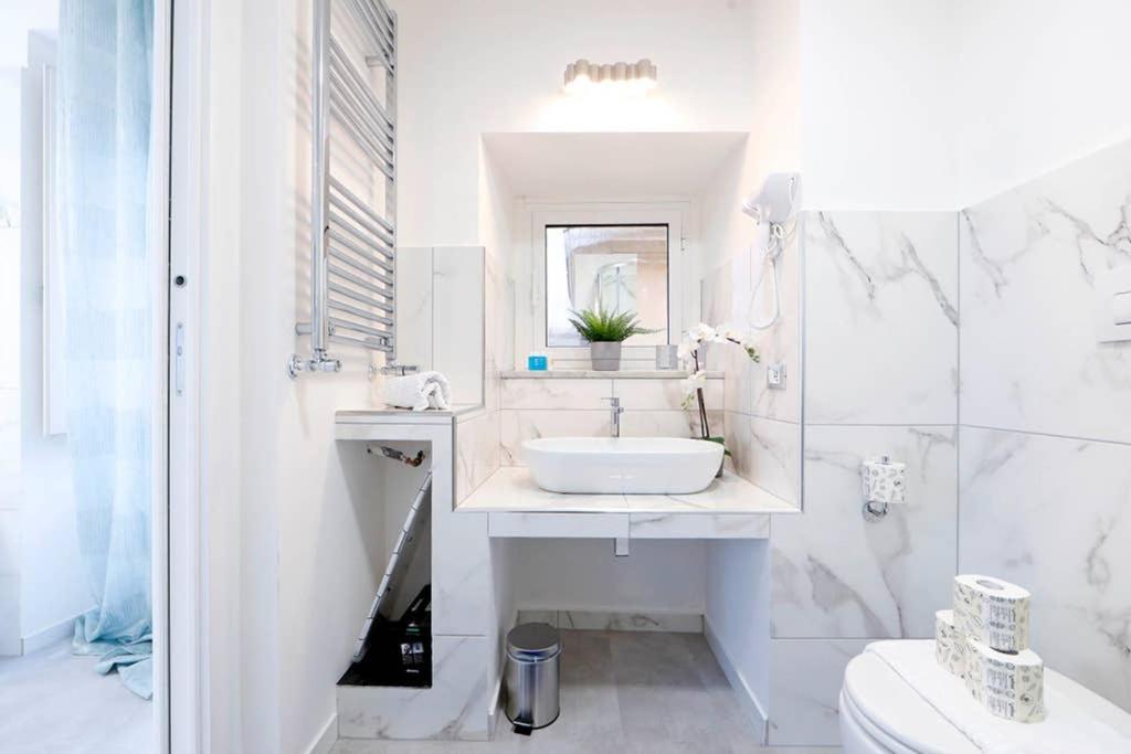 White Panoramic Jacuzzi Suite Trastevere - Top Collection Ρώμη Εξωτερικό φωτογραφία